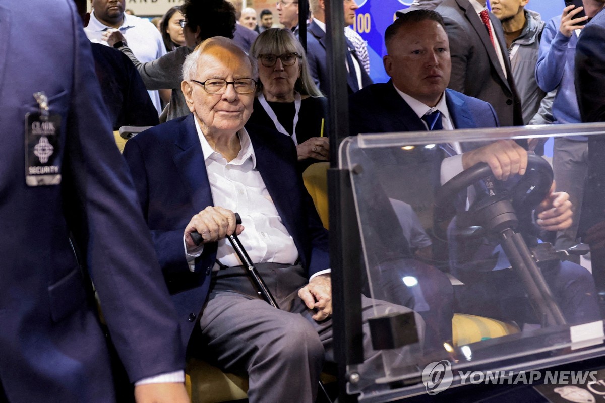 Buffett Criticizes Trump Tariffs